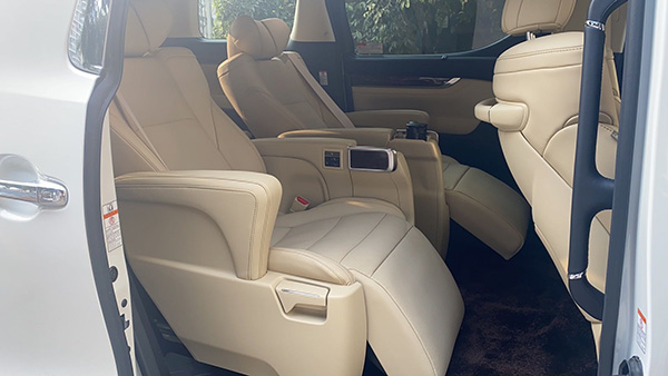 成都租埃爾法商務(wù)車(chē)